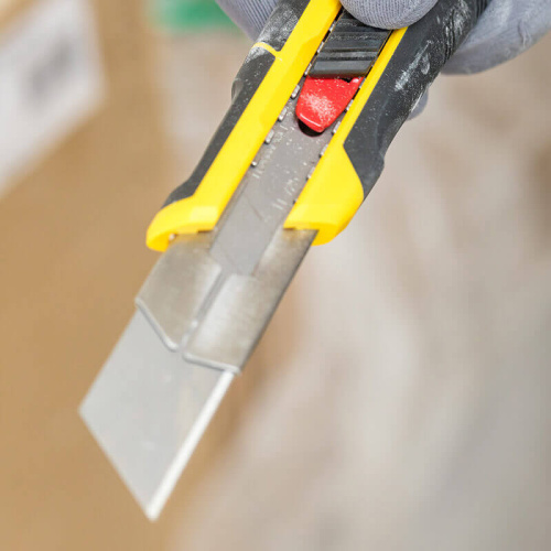 Зображення товару Ніж STANLEY "FatMax", 25-мм лезо з сегментами, що відламуються, гвинтовий фіксатор, L = 205 мм, вага фото 3 Зображення Ніж STANLEY "FatMax", 25-мм лезо з сегментами, що відламуються, гвинтовий фіксатор, L = 205 мм, вага фото 3