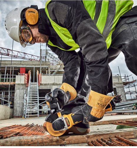 Зображення товару Акумуляторна кутова шліфувальна машина DeWALT, XR Li-lon 18В, діаметр диска 125мм, 9000 об/хв., 1.74 фото 3 Зображення Акумуляторна кутова шліфувальна машина DeWALT, XR Li-lon 18В, діаметр диска 125мм, 9000 об/хв., 1.74 фото 3