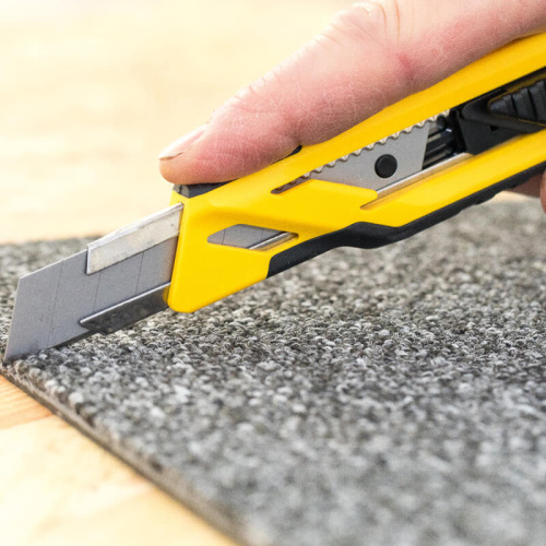 Зображення товару Ніж STANLEY з фіксатором, 18-мм висувне лезо з сегментами, що відламуються, 3 запасних леза. фото 4 Зображення Ніж STANLEY з фіксатором, 18-мм висувне лезо з сегментами, що відламуються, 3 запасних леза. фото 4