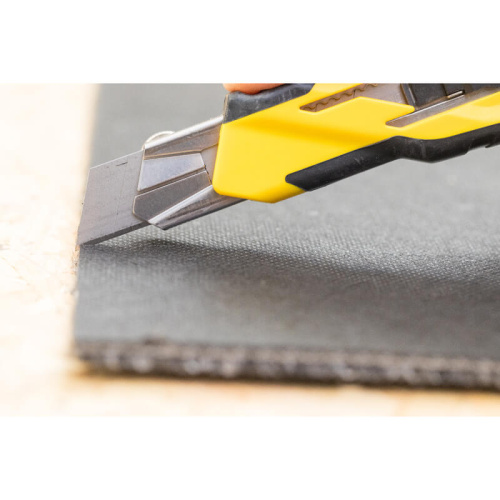 Зображення товару Ніж STANLEY з магазином і стопорним гвинтом, 18-мм висувне лезо з сегментами, що відламуються, 6 зап фото 5 Зображення Ніж STANLEY з магазином і стопорним гвинтом, 18-мм висувне лезо з сегментами, що відламуються, 6 зап фото 5