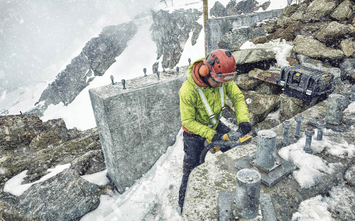 Зображення товару Шліфмашина кутова - болгарка акумуляторна безщіткова DeWALT DCG418X2 фото 7 Зображення Шліфмашина кутова - болгарка акумуляторна безщіткова DeWALT DCG418X2 фото 7