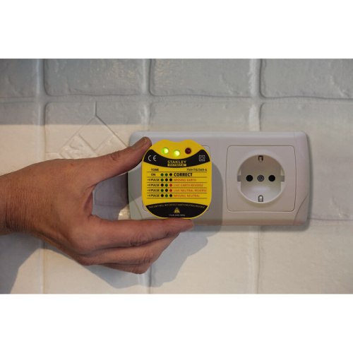 Зображення Тестер розеток настінний STANLEY "FATMAX®", "європейська вилка" AC 230 V, CAT II 230 В. фото 3