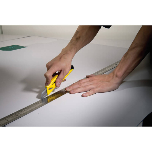 Зображення товару Ніж STANLEY, 18-мм висувне лезо з сегментами, що відламуються, L= 170 мм, 3 запасні леза. фото 4 Зображення Ніж STANLEY, 18-мм висувне лезо з сегментами, що відламуються, L= 170 мм, 3 запасні леза. фото 4